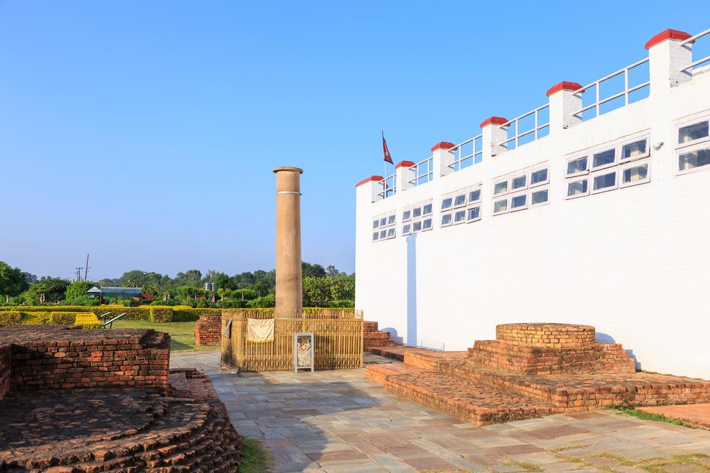 Ashoka-Säule am Geburtsort Buddhas in Lumbini