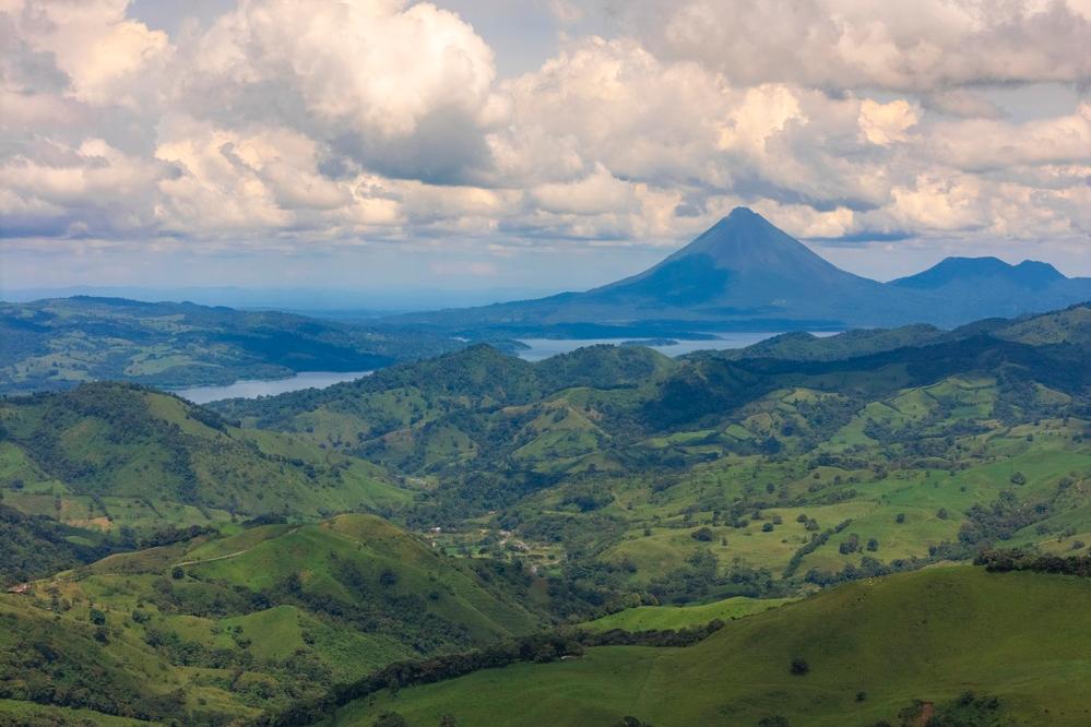 Blick auf den Vulkan Arenal und den Arenalsee 