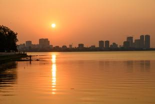 Sonnenuntergang am West Lake 