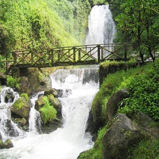 Peguche Wasserfall