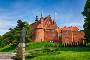 Frauenburger Dom und Kopernikus Denkmal