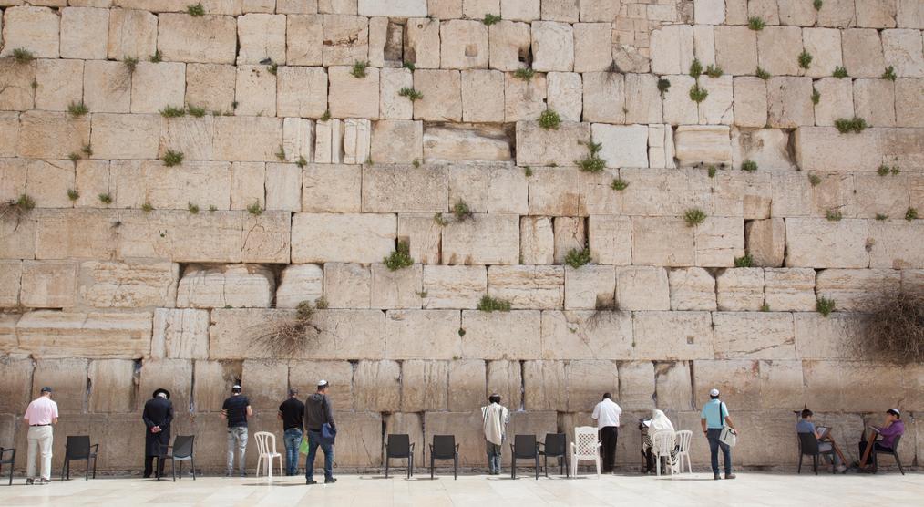 Gläubige an der Klagemauer in Jerusalem