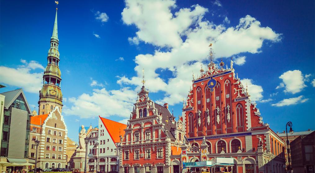 Riga Marktplatz mit Blick auf St. Peters Kirche