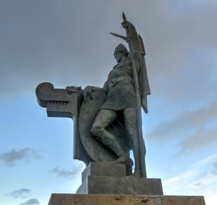 Ingolf Arnarson Statue