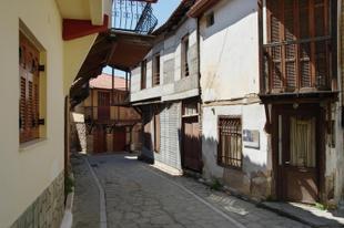 Nordgriechische Architektur in Arnea