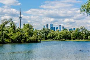 Skyline über dem Ontariosee 