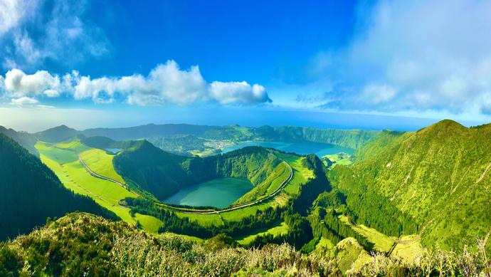 Panoramablick auf die Sete Cidades bei einer Naturreise auf die Azoren