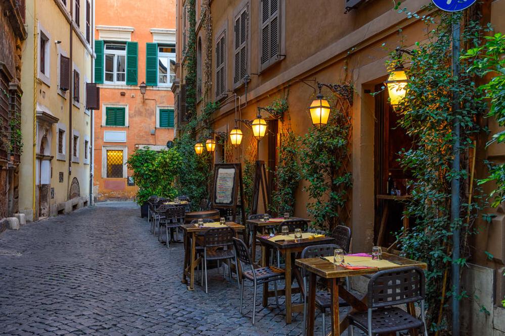 typische Trattoria in einer Gasse