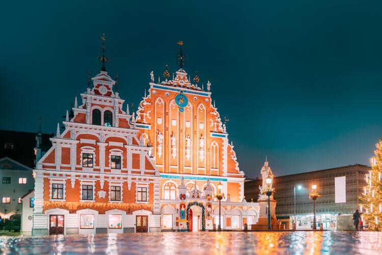 Schwarzhäupterhaus am Rathausplatz von Riga
