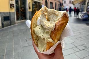 Brioche-Brot mit Gelato