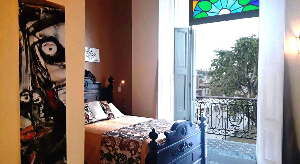 Zimmer mit Balkon