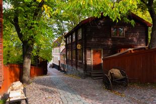 Typische Höfe und Häuser im Freilichtmuseum Skansen