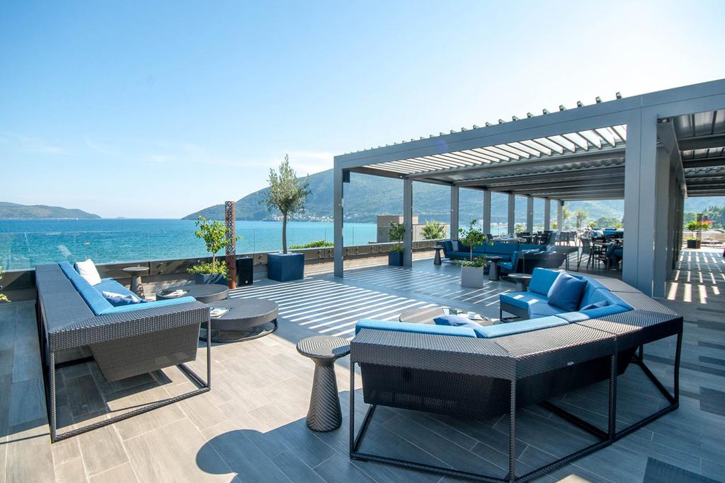 Terrasse und Bar 