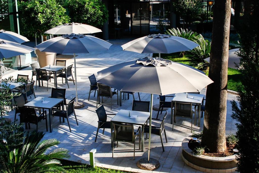 Terrasse und Bar 