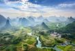 Landschaft von Guilin mit dem Li-River in der Nähe von Yangshuo 