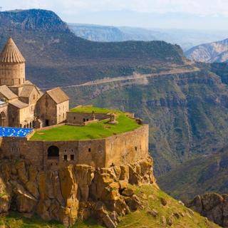 Beruehmte Kazbegi Kirche in Armenien