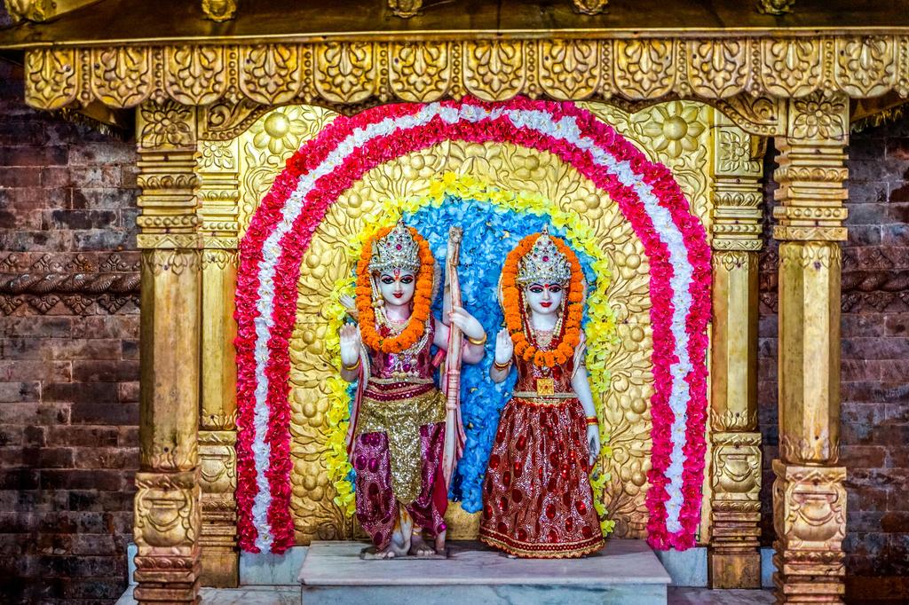 Bunten Dekorationen im Bindabashini-Tempel