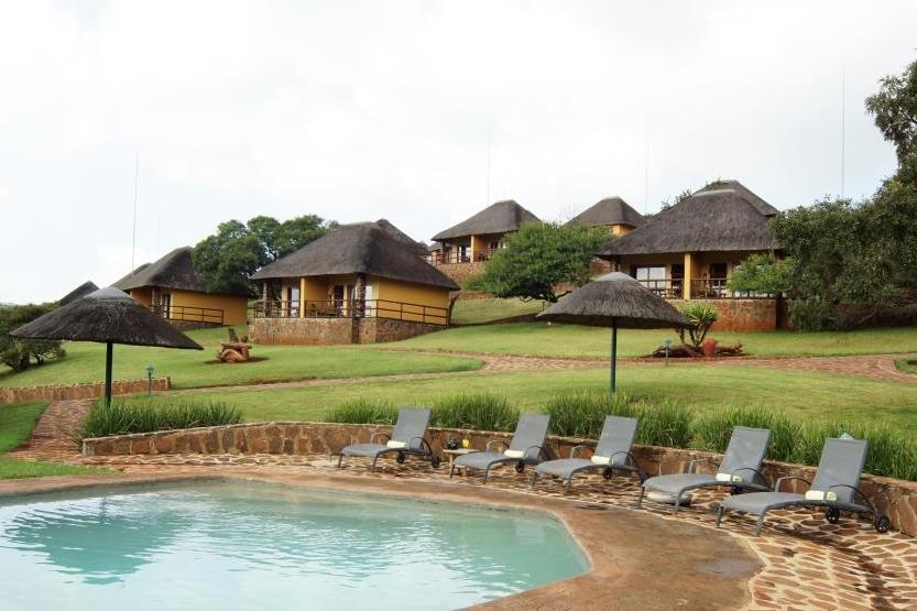 Pool und Garten der Lodge