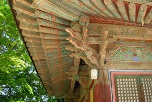 Traditionelle koreanische Farbkunst im Bulguksa Tempel in Gyeongju 