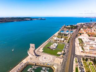 Padrão dos Descobrimentos und Torre de Belém von oben