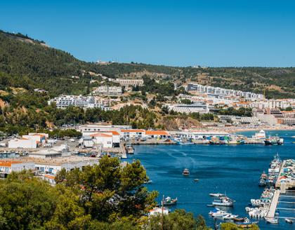 Blick auf den Hafen von Sesimbra