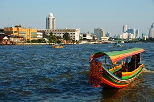 Traditionelles Boot auf dem Chao Phraya