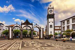 Portas da Cidade in Ponta Delgada