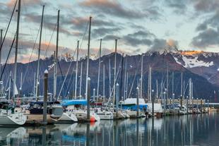 Boote am Pier in Seward 