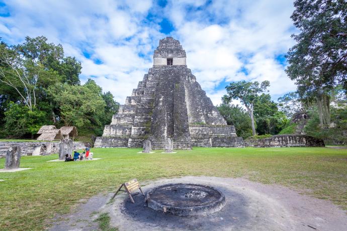 Tag11_Guatemala_Tikal_Ruins_shutterstock_561168262_Kanokratnok.jpg