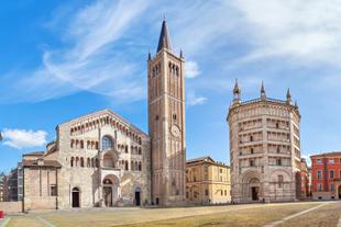 Piazza Duomo mit Kathedrale und Baptiserie