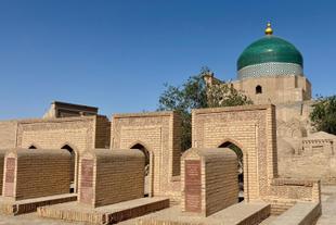 Pahlavan Mahmud Mausoleum 