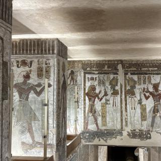 Historische Wandreliefs im Tal der Könige