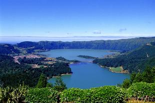 Kratersee auf der Insel Sao Miguel 