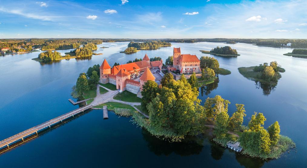Luftaufnahme der Wasserburg Trakai