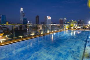 Pool bei Nacht