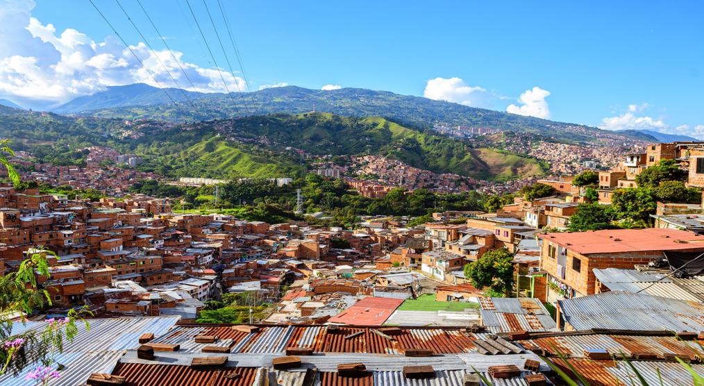 Blick auf Medellin währen einer Gruppenreise durch Südamerika