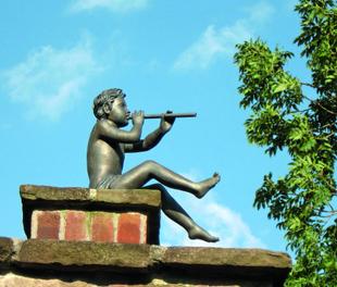 Figur am Hotel Kunzehof