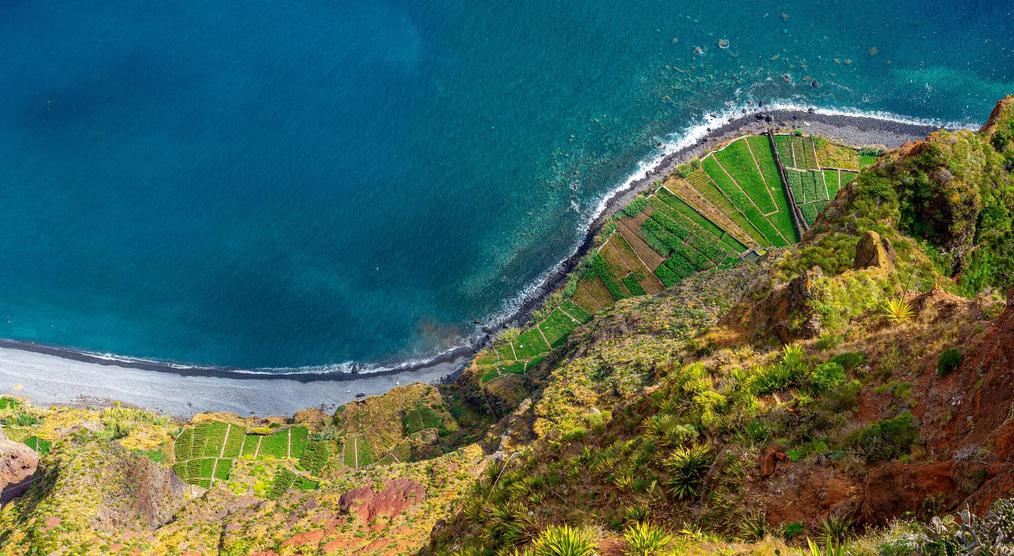 Blick von der Steilklippe Cabo Girão bei einer 8 Tage Madeira Standortreise 