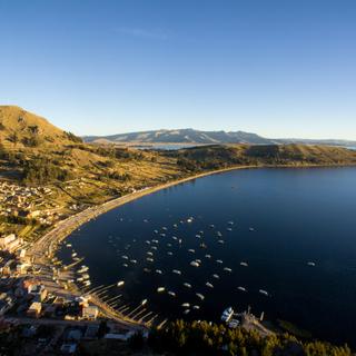 Blick auf die Küste des Titicacasees