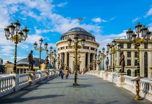 Kunstbrücke in Skopje