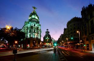 Gran Vía bei Nacht
