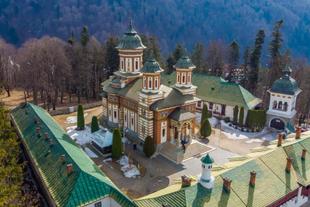 Drohnenansicht des Sinaia-Klosters