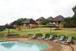 Pool und Garten der Lodge