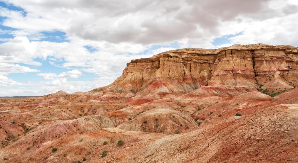 Blick auf eine bizarre Felsformationen in Tsagaan Suvarga während einer Mongolei Gruppenreise