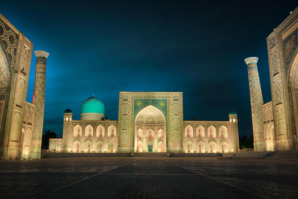 Registan Platz bei Nacht 