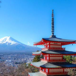 Rote Chureito Pagode vor dem Fuji Berg