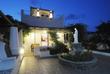 Hotelanlage am Abend