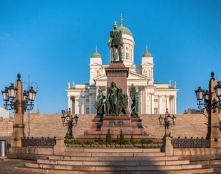 Dom mit Denkmal Alexander II