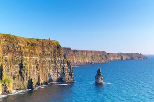 Die blaue Küste bei den Cliffs of Moher