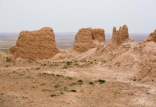 Ruinen der alten Ayaz-Kala-Festung in der Kyzylkum-Wüste 